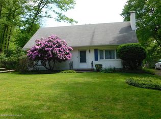 63 Reservoir Rd, Dallas, PA 18612