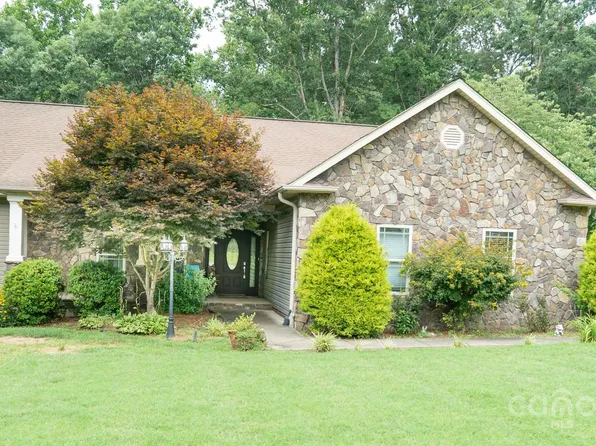 3615 Hollow Oak Ln, Lenoir, NC 28645