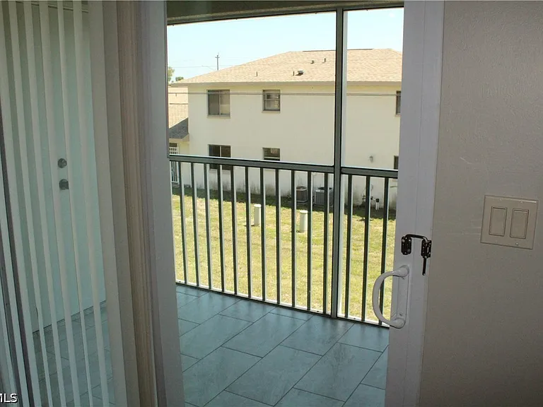 1110 SW 47th Ter #205 — Photo 7
