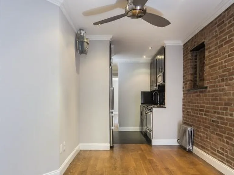 437 W 53rd St #4A — Photo 3