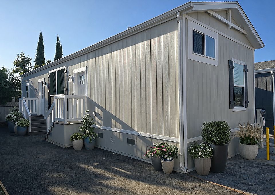 1st image of 555 McLaughlin Ave