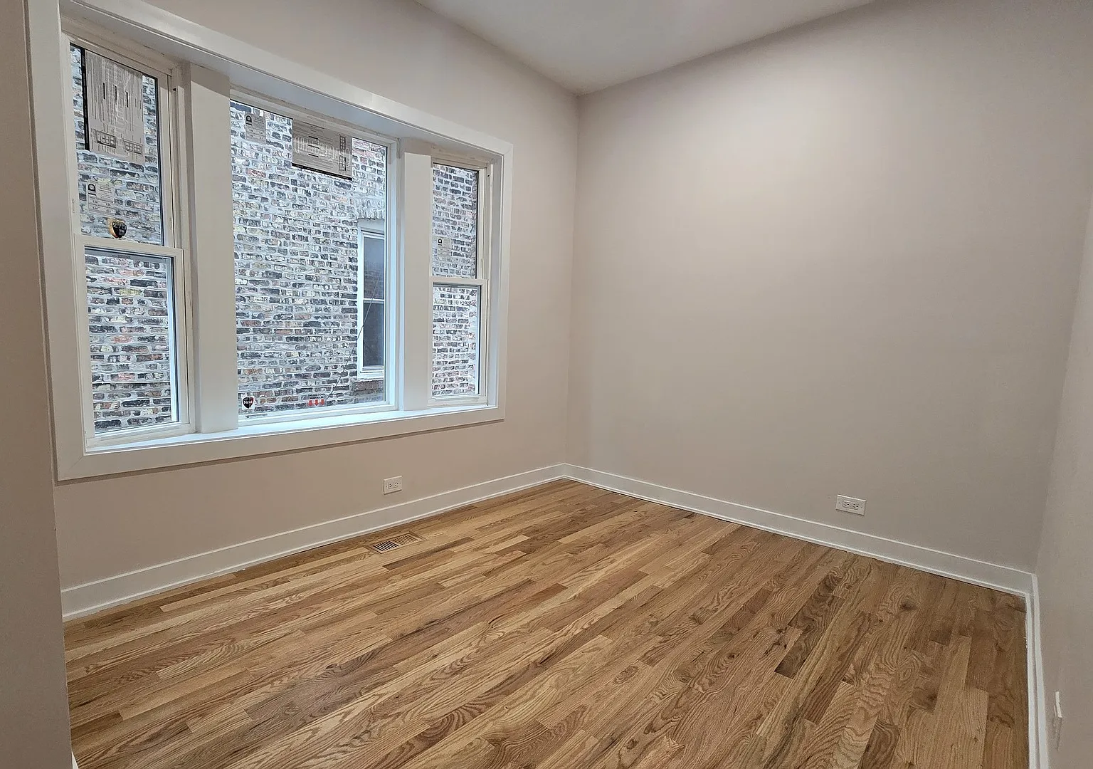 3 bed, 1200 sqft, $2,100 — Photo 4