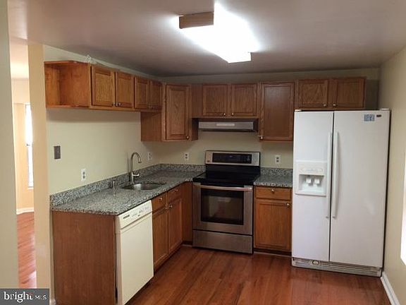 3rd image of 16 Martins Landing Ct