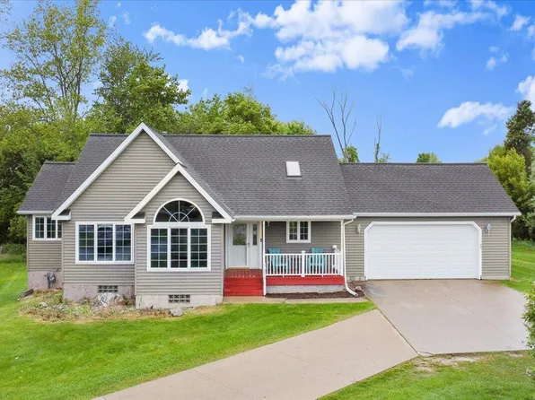 306 Meister Rd, Fremont, MI 49412