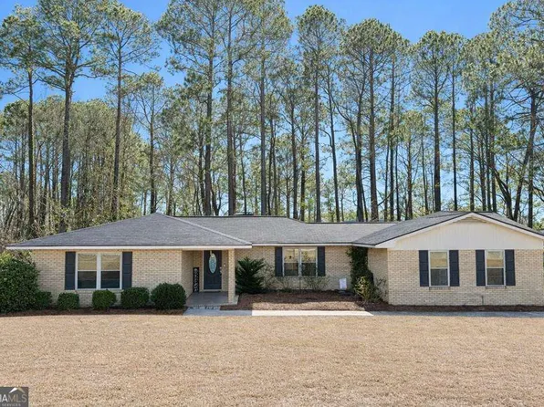 107 Newton Dr, Lyons, GA 30436