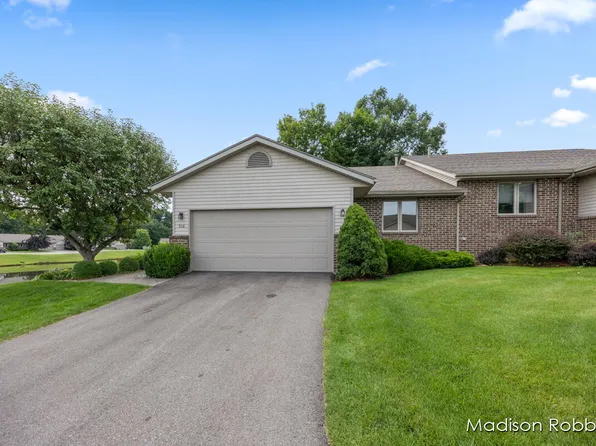 968 Ironwood Cir NW, Grand Rapids, MI 49534