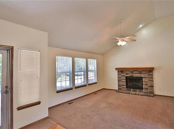 5th image of 3117 S Vista Ct
