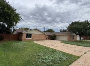 805 14th St, Shallowater, TX 79363