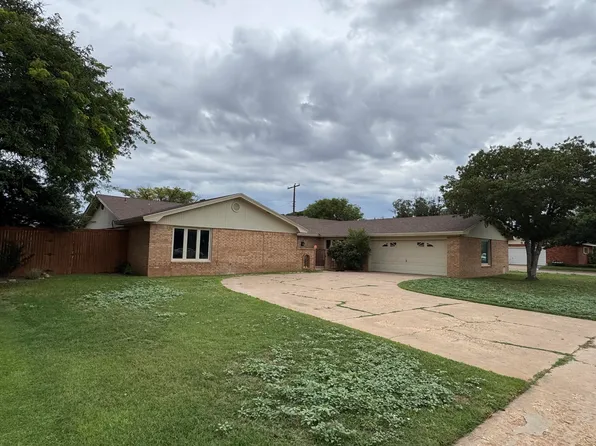 805 14th St, Shallowater, TX 79363