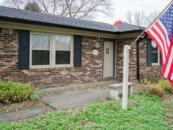 4th image of 2204 Alexandria Dr