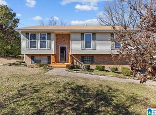 101 Twin Lakes Rd, Trussville, AL 35173