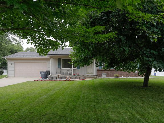 2nd image of 829 Poplar Ln