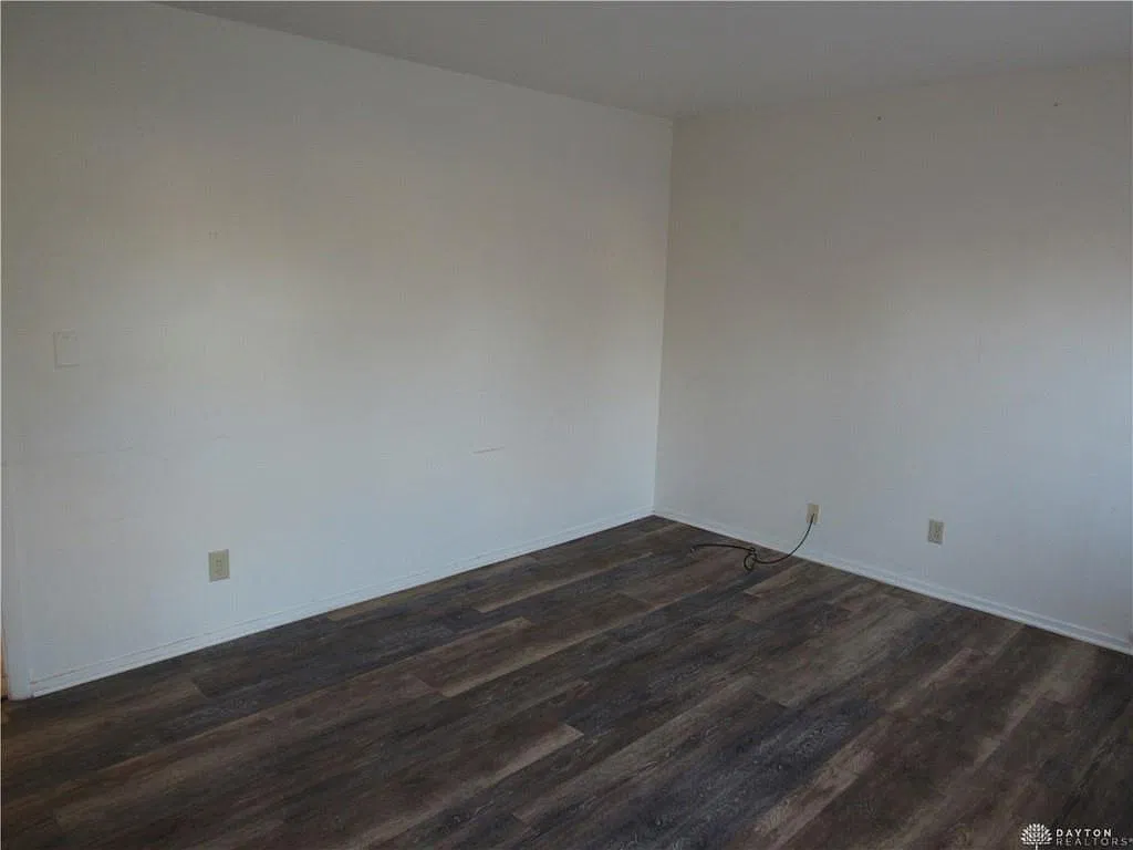 3 bed, 1.0 bath, 864 sqft, $1,200 — Photo 3