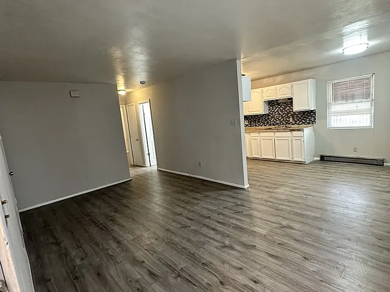 635 W 26th St — Photo 2