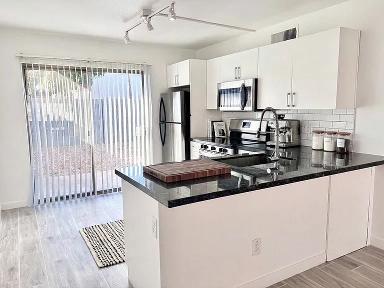 Fairmount Villas — Photo 8