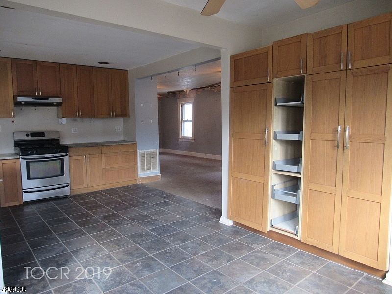 2nd image of 25 Oak Ridge Rd