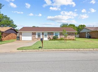 631 S 28th St, Clinton, OK 73601