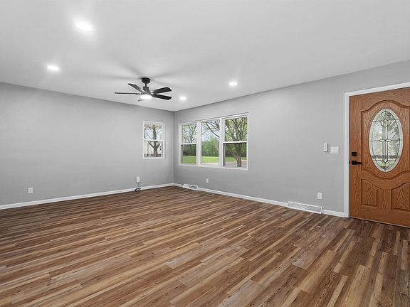 5th image of 1027 Thomas St