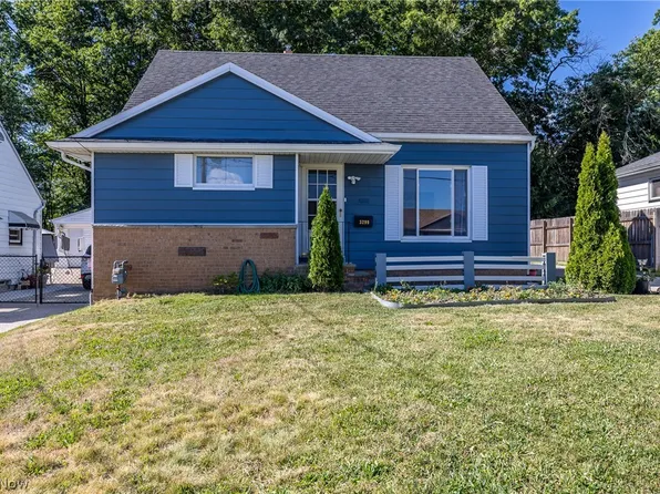 3299 Winthrop Dr, Parma, OH 44134