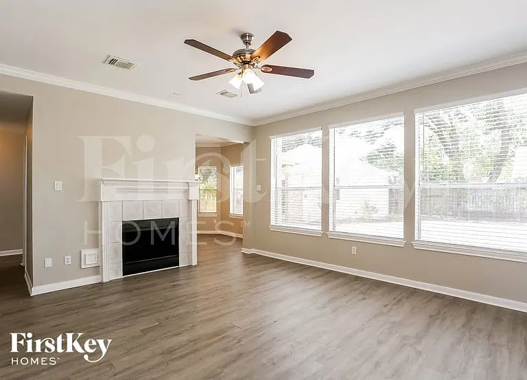 5711 Parryville Dr — Photo 4