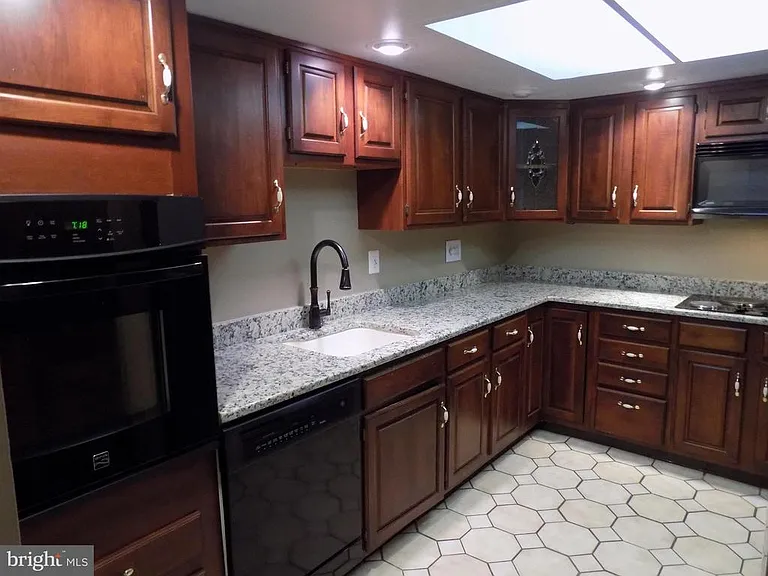 702 Towne Center Dr — Photo 8