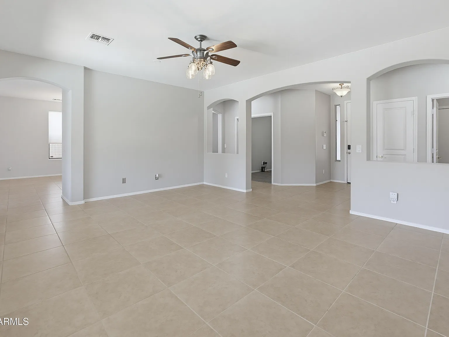 3 bed, 2137 sqft, $2,650 — Photo 4