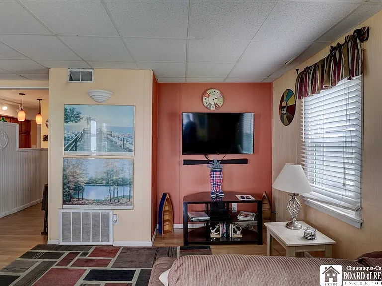 2372 Lakeside Dr — Photo 9