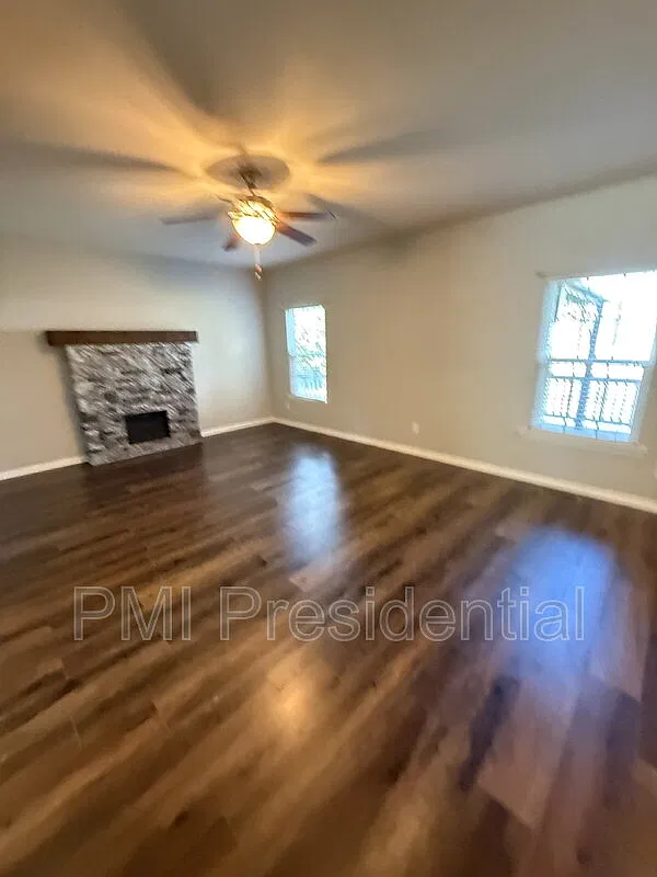 5 bed, 3.5 bath, 3235 sqft, $3,600 — Photo 4