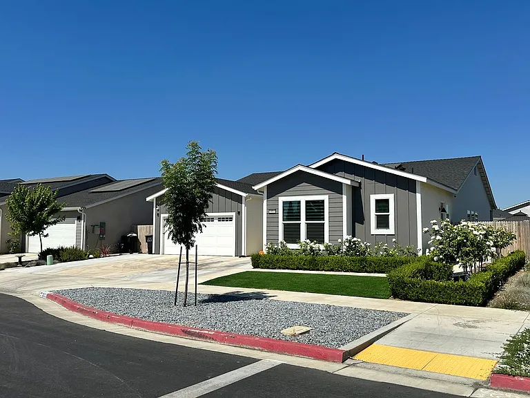 3803 N Santa Fe St — Photo 2