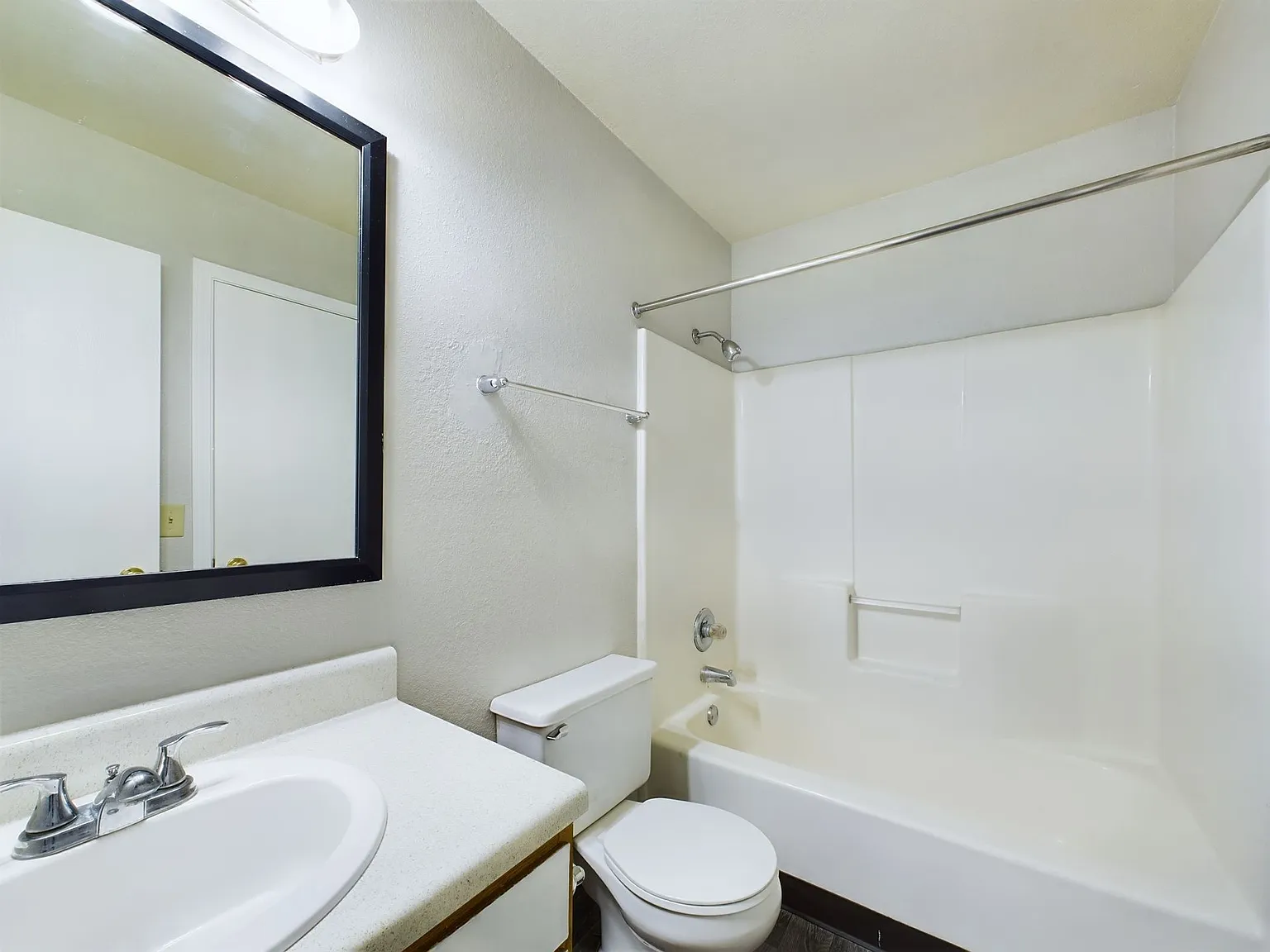 Willow Creek Apartments & Townhomes — Photo 3