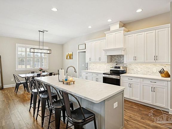 5th image of 680 Carmody Hill Rd