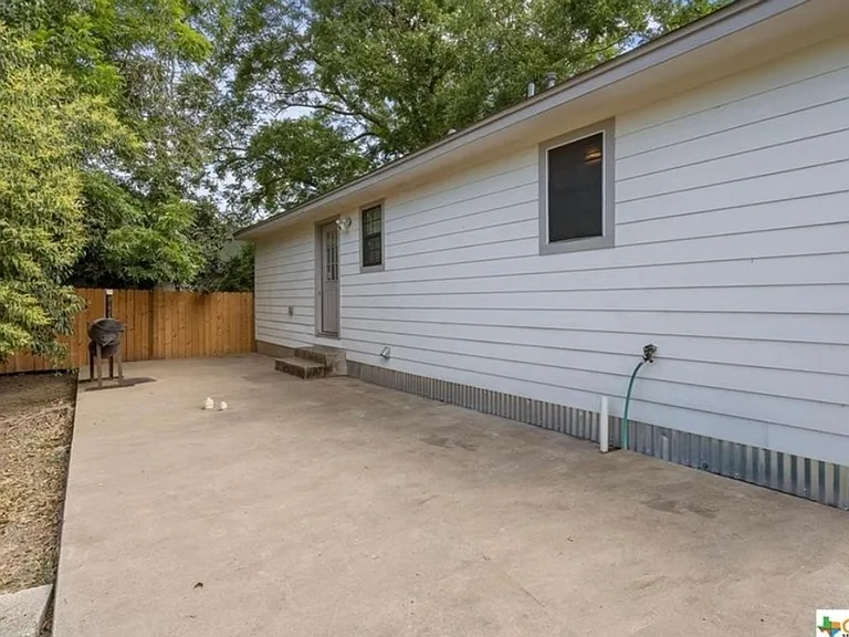 610 Vernon St — Photo 16