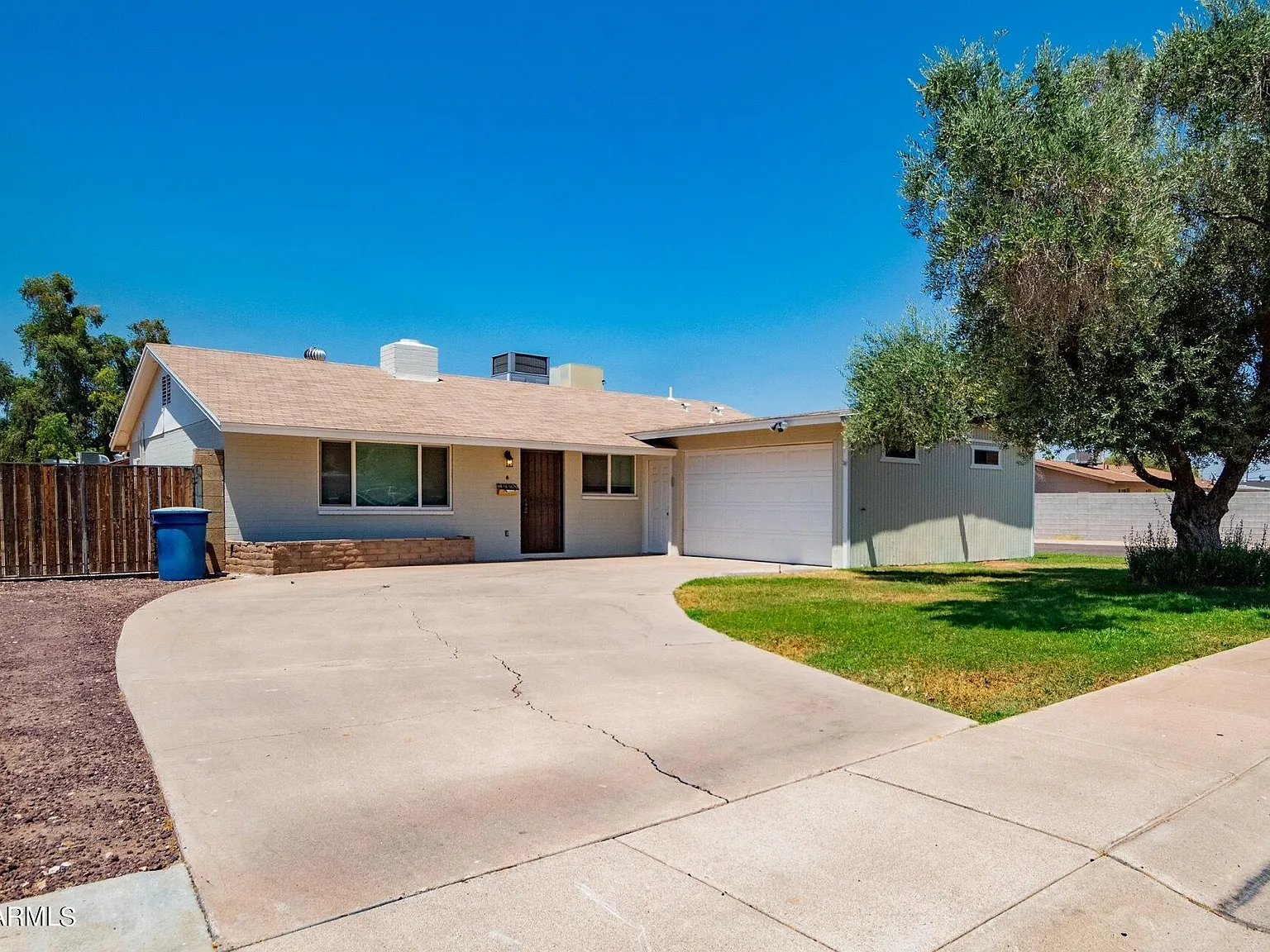 3 bed, 2.0 bath, 1602 sqft, $2,500 — Photo 2