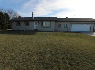 1922 13th St, Holdrege, NE 68949