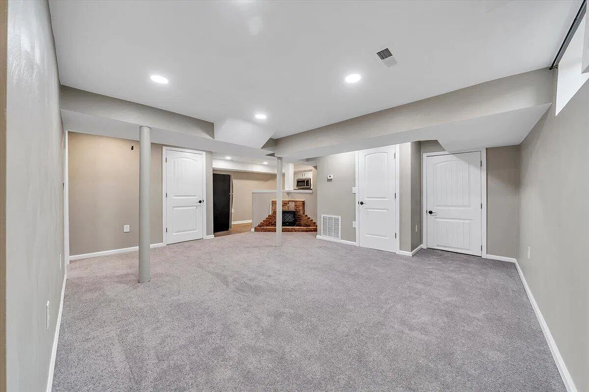2 bed, 1.0 bath, 850 sqft, $1,300 — Photo 3
