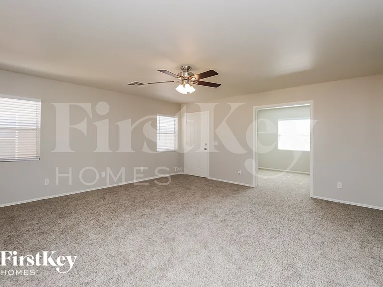 2532 E Olivine Rd — Photo 2
