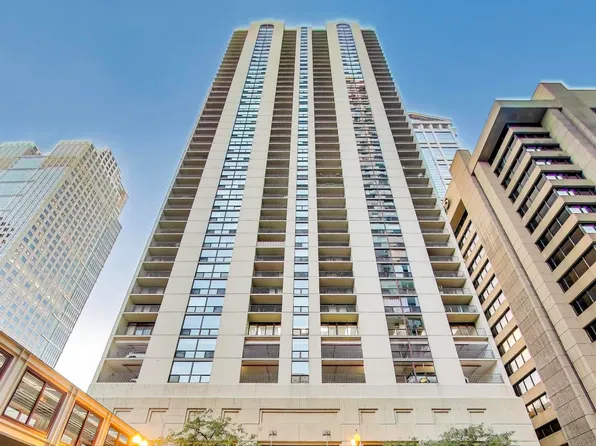 200 N Dearborn St Unit 3905, Chicago, IL 60601