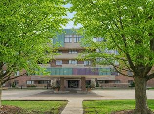 5200 Three Village Dr APT 1C, Lyndhurst, OH