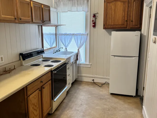 37 Kinsley St #4, Nashua, NH 03060