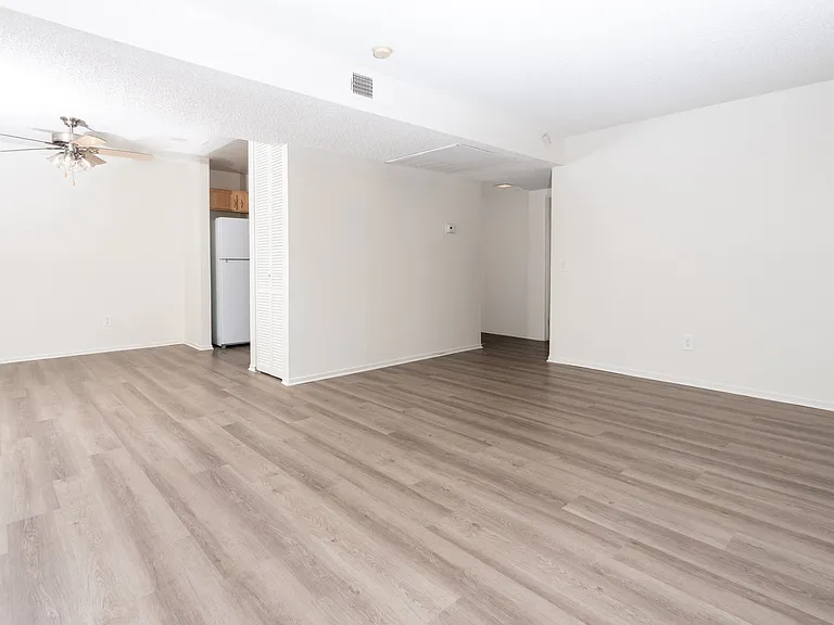 Woodbend Apartments — Photo 68
