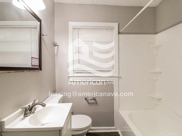 1035339_012_main_bathroom_13723732.jpg
