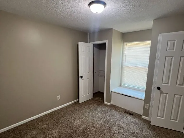 925 NE Carousel Ln — Photo 7