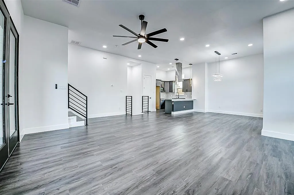 3 bed, 2255 sqft, $3,200 — Photo 1