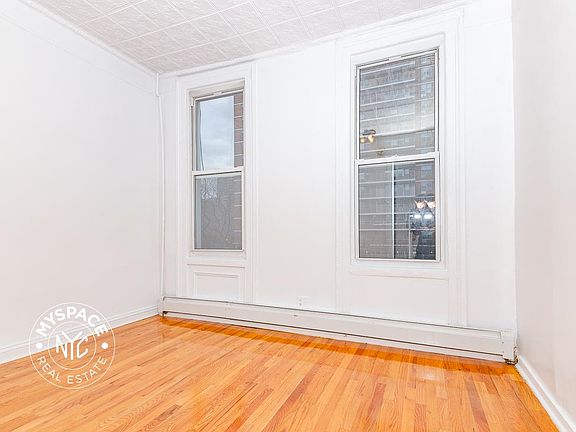 4th image of 33 Montrose Ave #3B