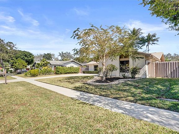 4th image of 3088 NW 26th Ave