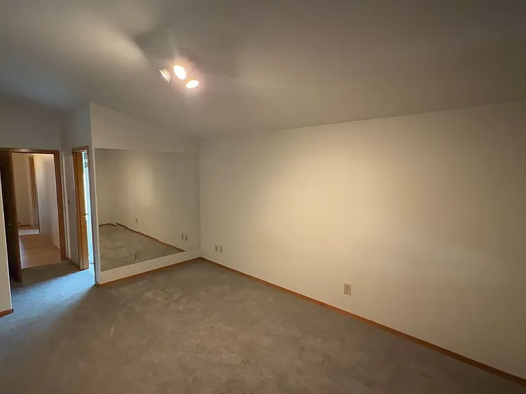2741 NE Laramie Way — Photo 10