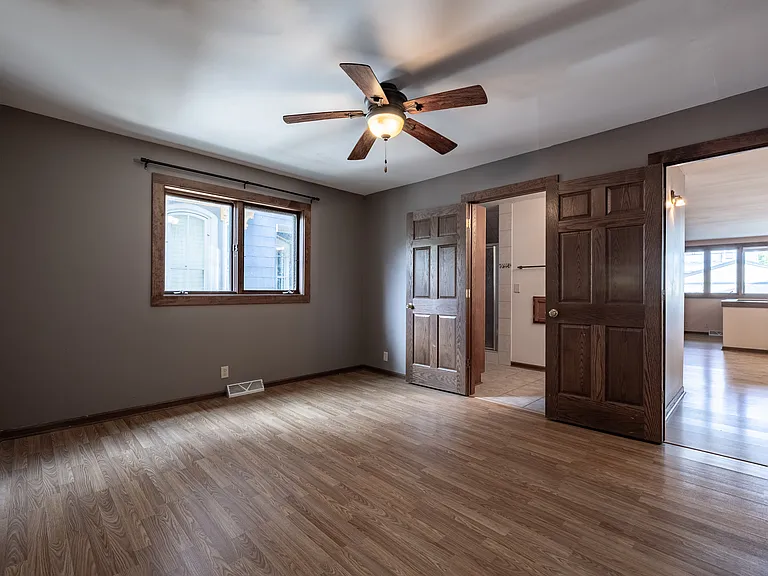 2028 N Cambridge Ave — Photo 8