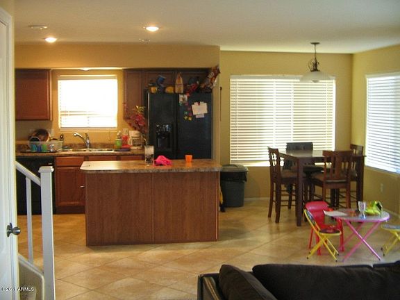 4th image of 3211 S 91st Dr