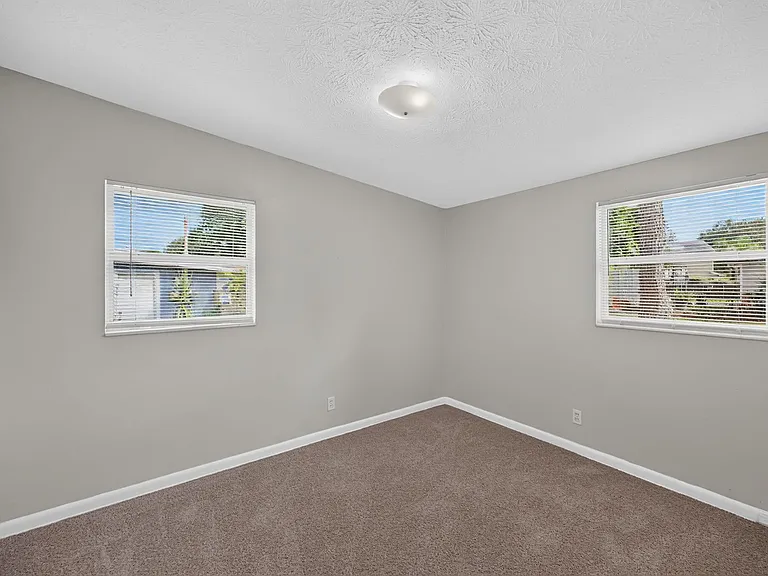 87 Saratoga Cir S — Photo 15