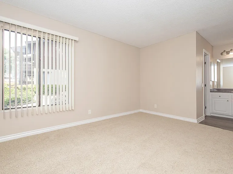 Raintree Apartment Homes — Photo 39